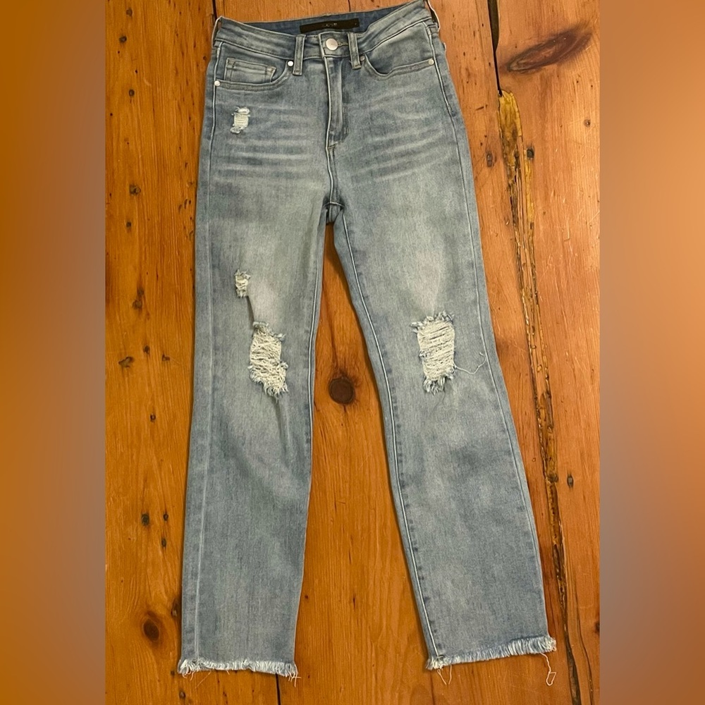 Girls light wash ripped Joes jeans